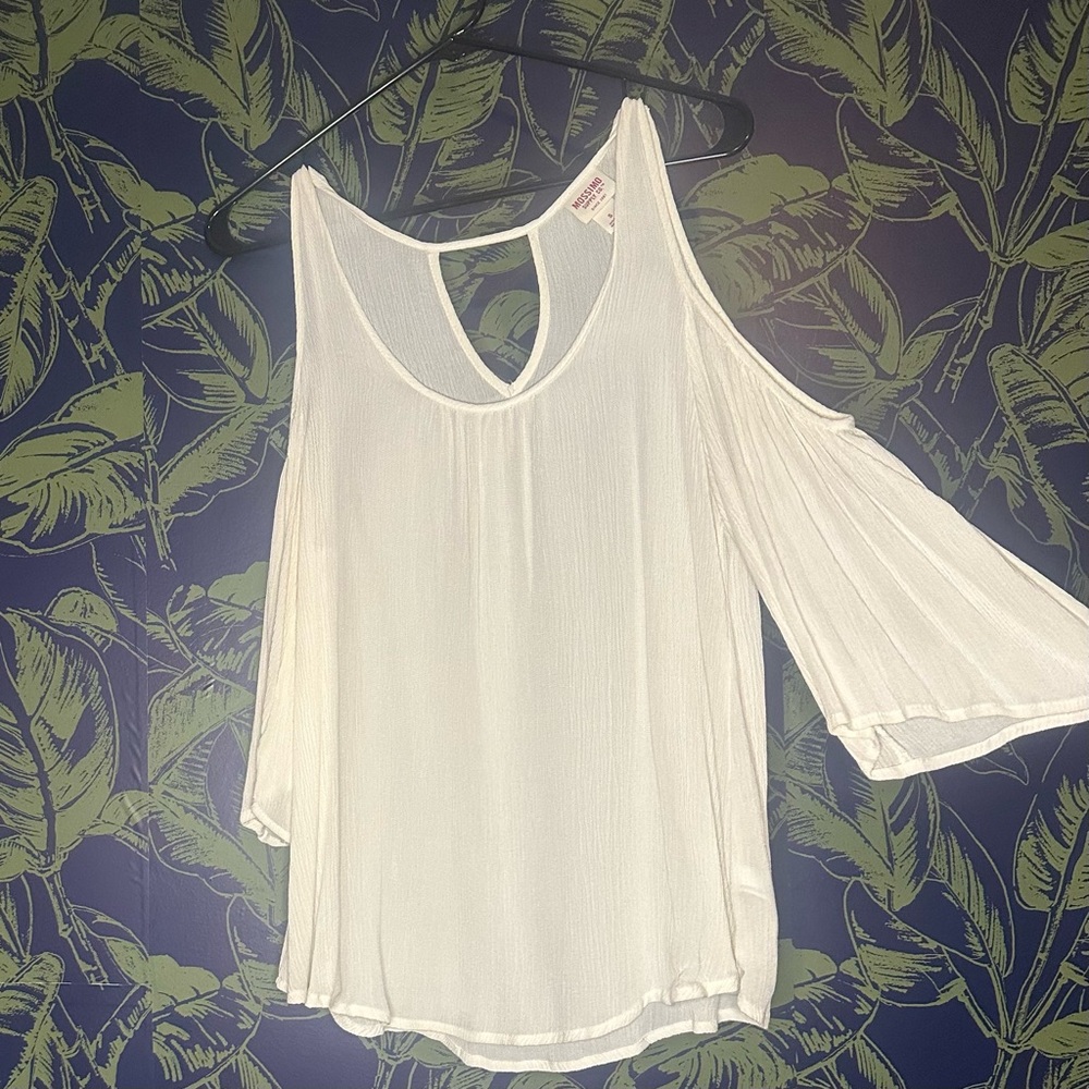 Mossimo Off White Cold Shoulder Flowy Top